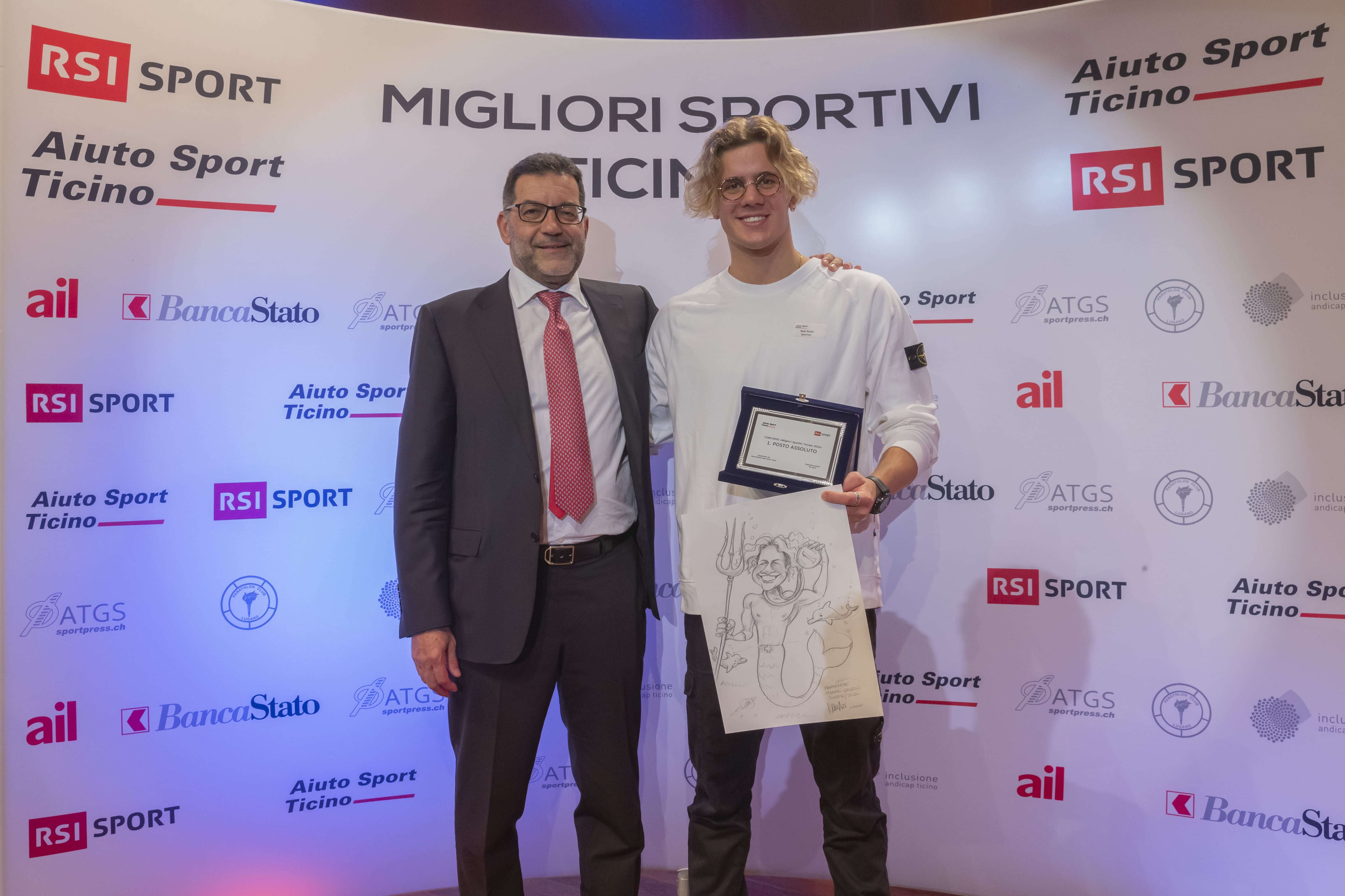 Noè Ponti e il presidente dell'Associazione Aiuto Sport Ticino Michele Ghezzi (foto: ©RSI/M.AROLDI All rights reserved)